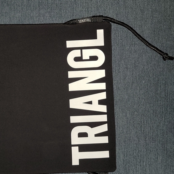 Black Triangl travel back pack - Picture 2 of 5